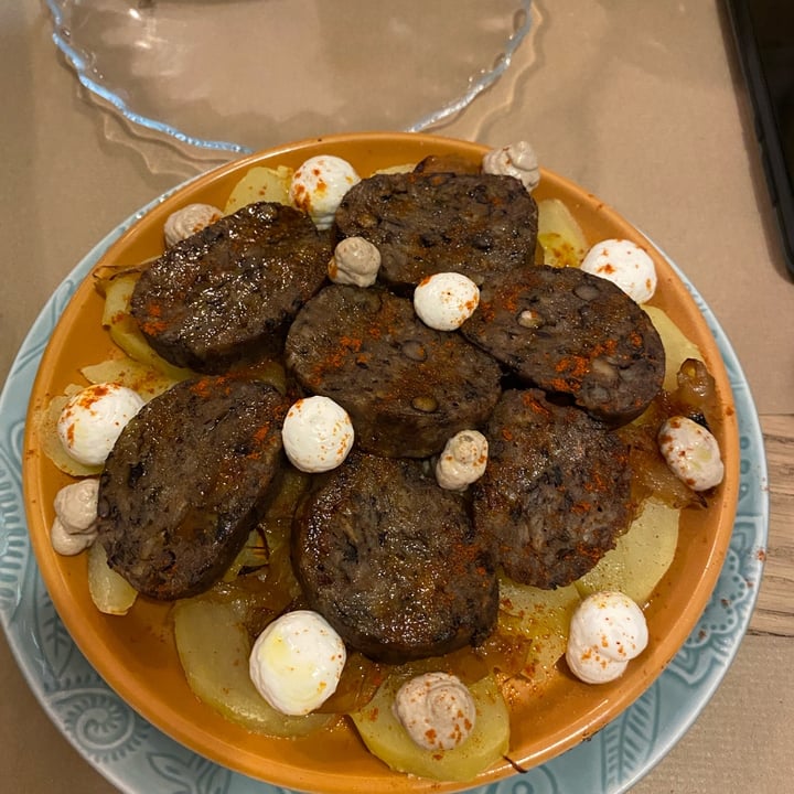 photo of La Teca Burger Patatas con morcilla vegana shared by @annacireragros on  04 Apr 2022 - review