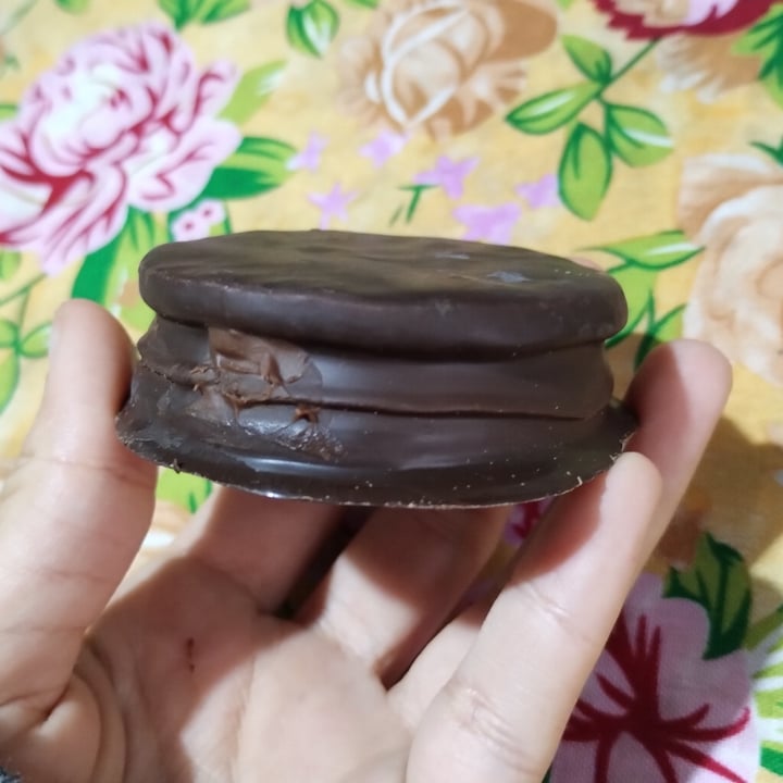photo of dantelli Alfajor de chocolate relleno con pasta de Avellanas shared by @nazarenamorello on  25 Sep 2022 - review