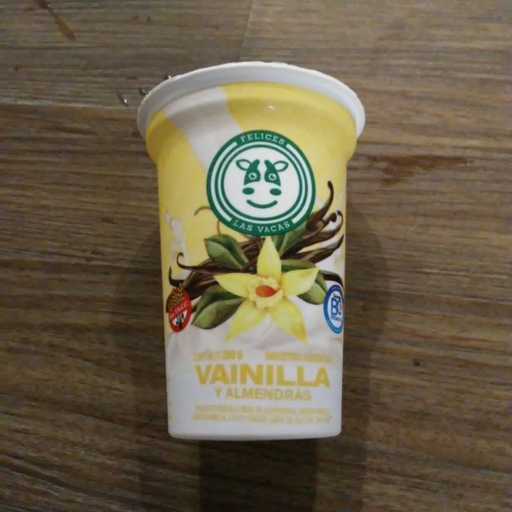 photo of Felices Las Vacas Yogurt de Vainilla y Almendras shared by @jaques13 on  16 Jan 2022 - review