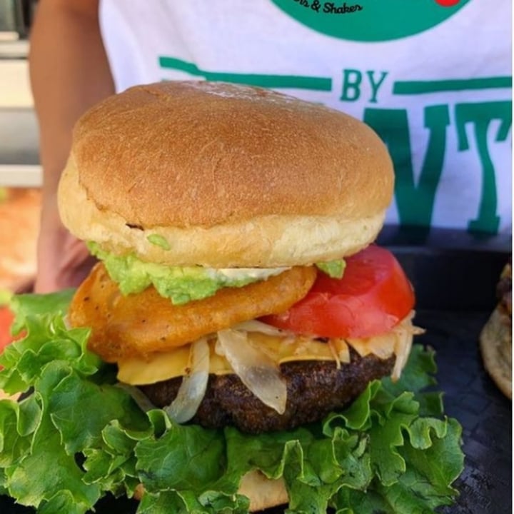 photo of Holy Vegan Avocado Burger shared by @minervamr on  22 Apr 2021 - review