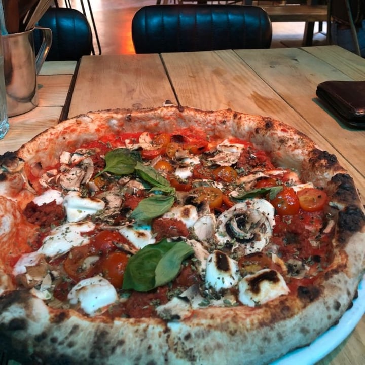 photo of Grosso Napoletano Pizza per tutti shared by @jessvv on  21 Nov 2021 - review