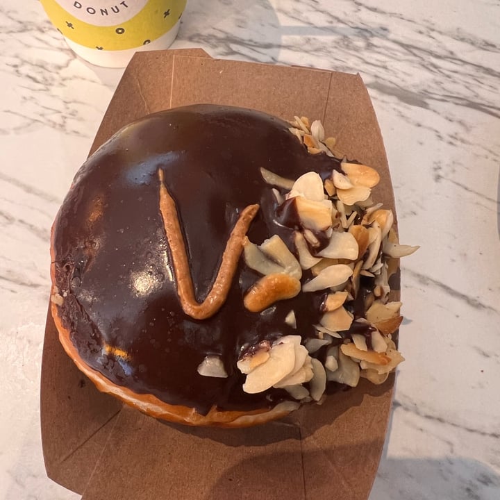 photo of The Rolling Donut Peanut Butter Chocolate Donut shared by @holasoymylk on  29 Jul 2022 - review