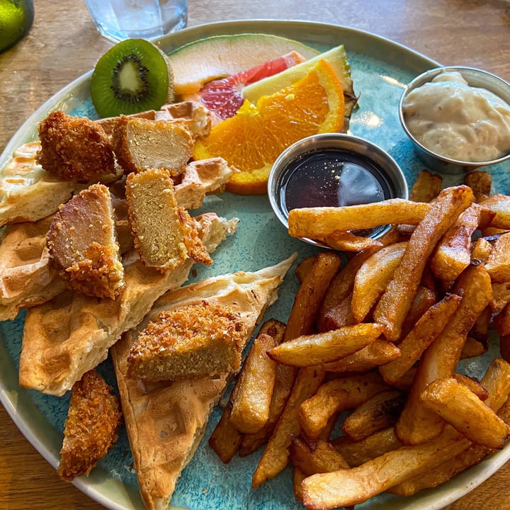 photo of Antidote Bouffe Végane Chicken n Waffles shared by @vbolieuv on  21 Aug 2022 - review