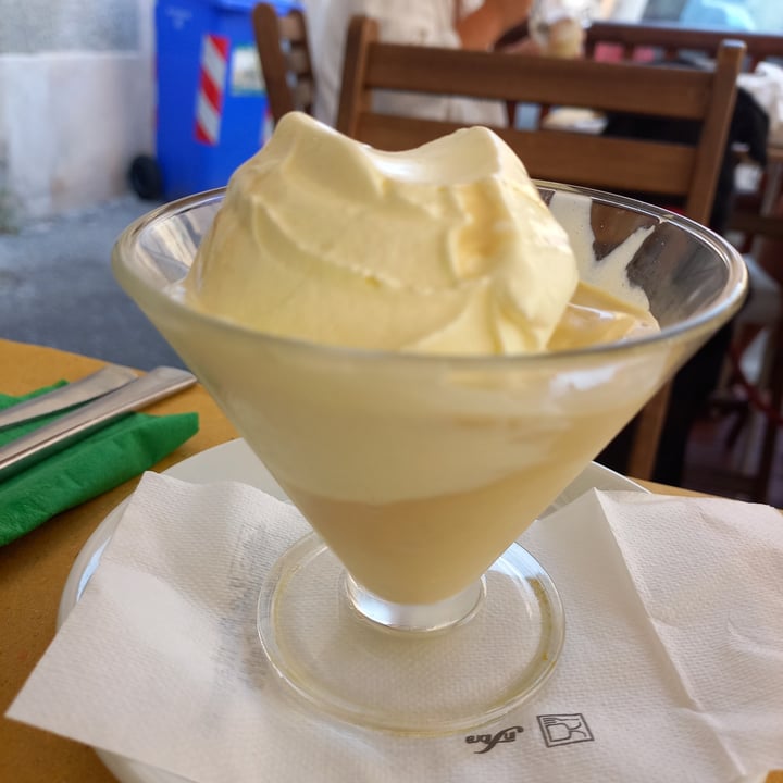 photo of 4 Amici Gelato Crema E Pistacchio shared by @angeleka on  06 Jul 2022 - review