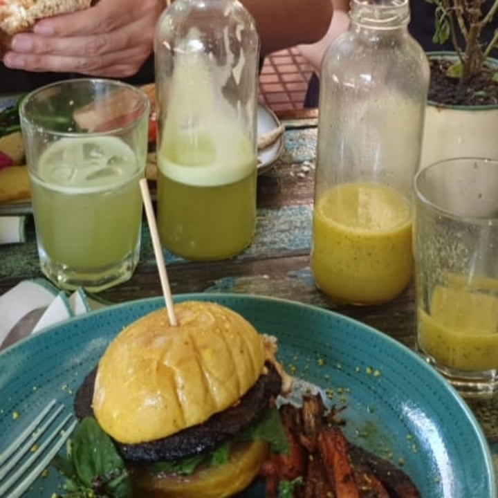 photo of Hierbabuena Hamburguesa de hongos con palta y zanahorias baby shared by @sheila1 on  22 Nov 2021 - review