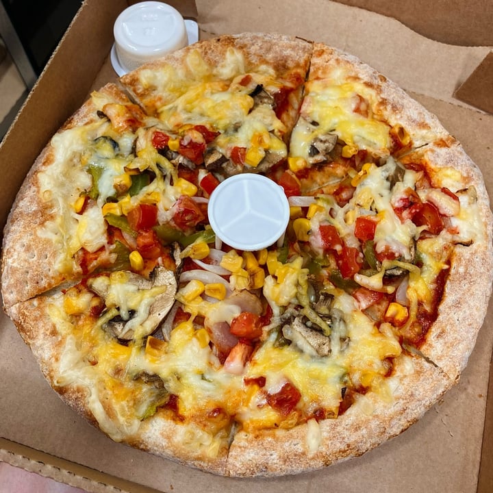 photo of Papa John's Pizza Vegan Garden Party shared by @katelouisepowell on  29 Aug 2022 - review