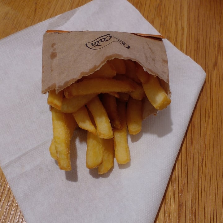 photo of Burger King Blue Route Mall Medium Chips shared by @fezekyo on  16 Sep 2021 - review