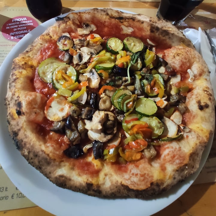 photo of Pizzeria Bella Ischia Pizza vegetariana senza mozzarella shared by @vegankiyo on  26 Sep 2021 - review