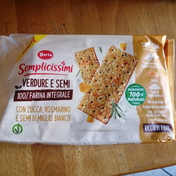 photo of I semplicissimi doria Crackers Verdura e Semi shared by @azzurra on  13 Nov 2022 - review