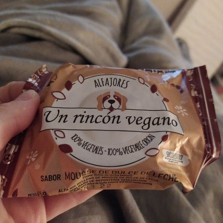 review photo of Un Rincón Vegano Alfajor sabor Mousse de Dulce de Leche shared by @viqui17 on 24 Nov 2021 - review