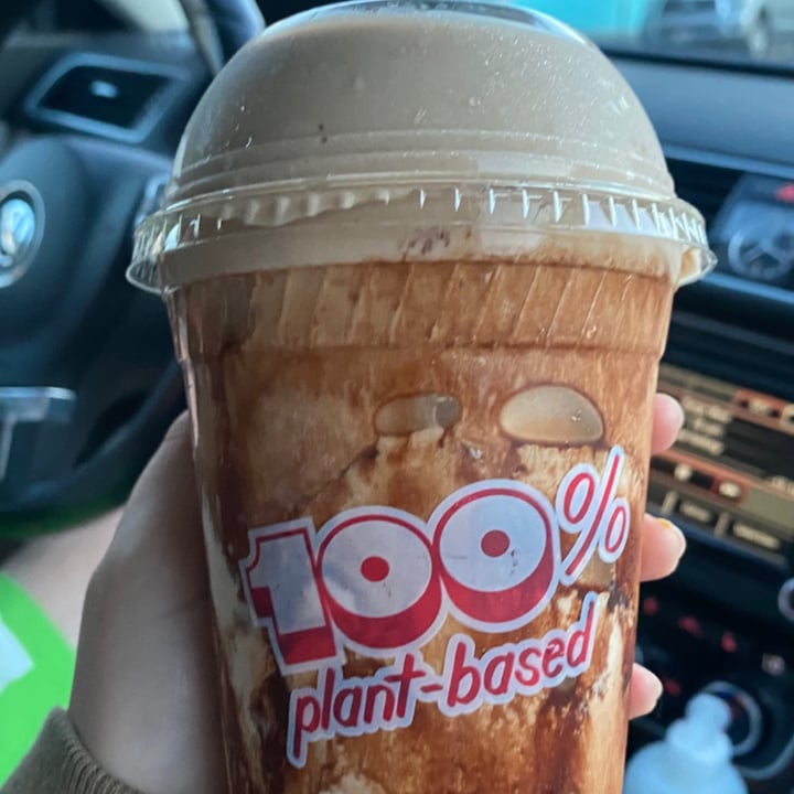 review photo of Monty's good burger Chocolate Shake shared by @vegetablezrule on 06 Apr 2021 - review