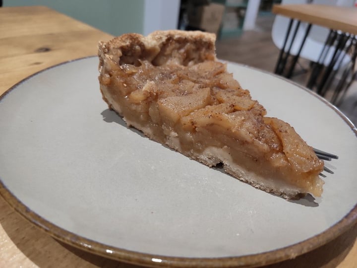 review photo of Beagle Restaurant Tarta de manzana shared by @belenmaqueda on 20 Dec 2019 - review