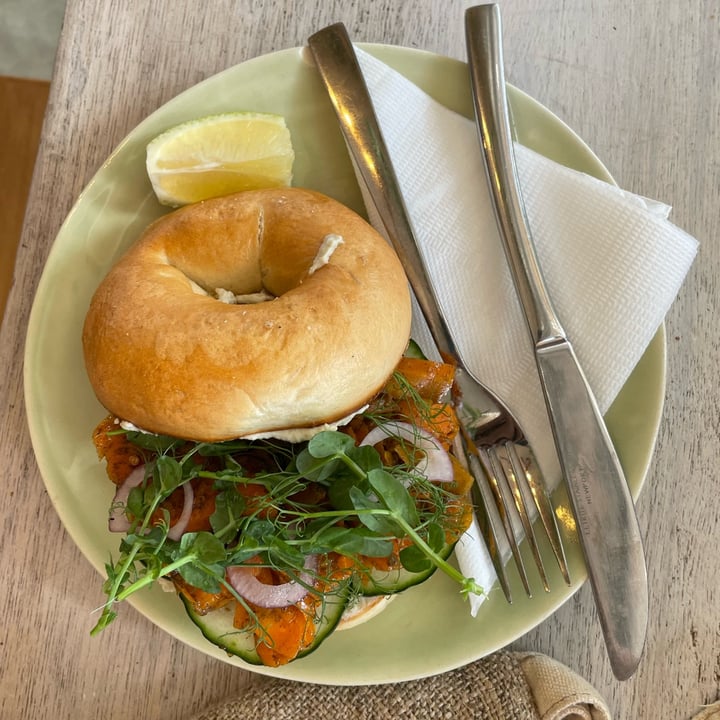 photo of Nourish'd Café & Juicery Sultry salmxn bagel shared by @lassetiereleben on  31 Mar 2022 - review