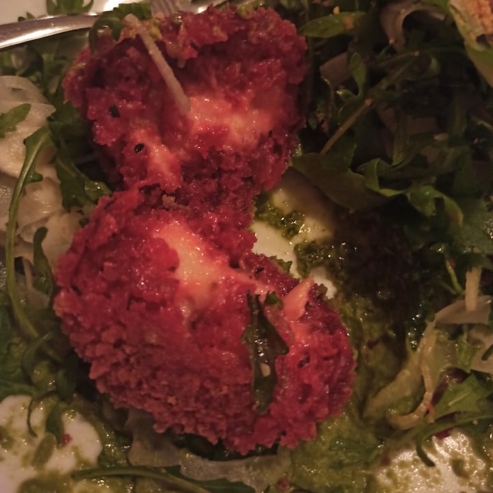 review photo of The Gallimaufry Cashew and Beetroot Arancini, Spinach Sauce, Rocket Pesto and Fennel shared by @wendyyoyo on 07 Nov 2021 - review
