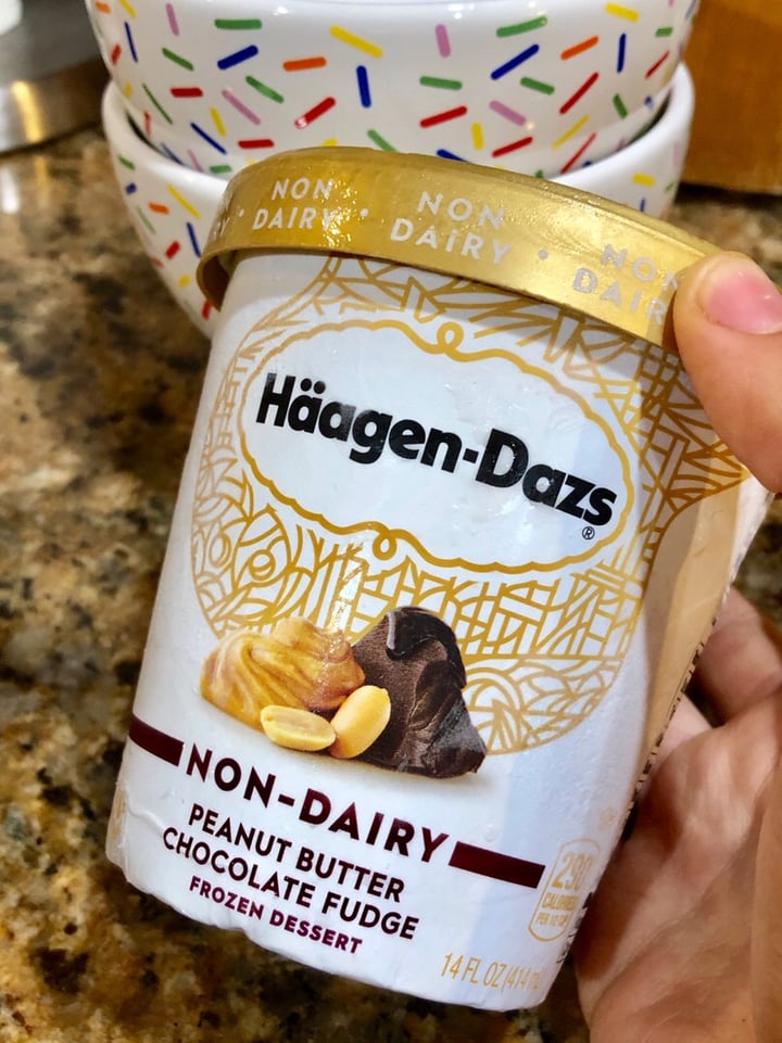 photo of Häagen-Dazs Peanut Butter Chocolate Fudge Non-Dairy shared by @alohaanimalsanctuary on  09 Jan 2020 - review
