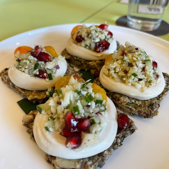 review photo of COMO Cuisine Cauliflower Crispbread / Tabbouleh Cashew Hummus shared by @chngshanying on 14 Jan 2022 - review