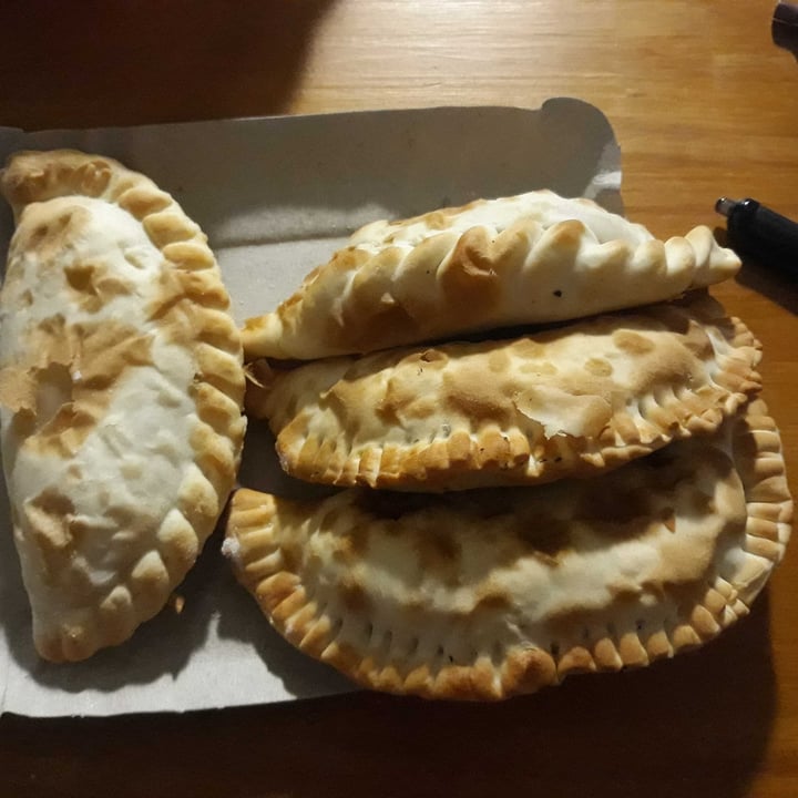 review photo of Donatella Empanadas Empanadas Veganas shared by @barbarabiene on 08 Jun 2022 - review