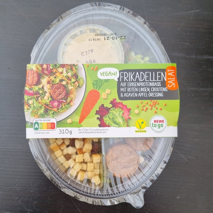 photo of Rewe To Go Frikadellen Salat shared by @valentina95s on  17 Nov 2021 - review
