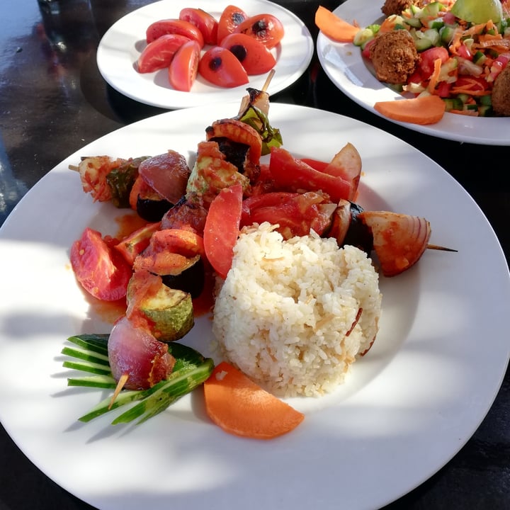 photo of Oasis marsa alam Gemüsespieße mit Reis und Salat shared by @markus09 on  04 Nov 2021 - review
