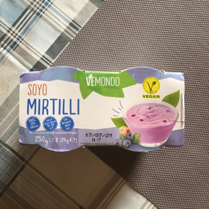 photo of Vemondo yogurt al mirtillo shared by @nietzscheravegetaria on  16 Jun 2021 - review