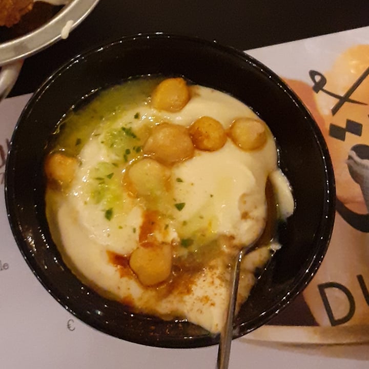photo of Dukka Hummus con olio e salsa verde shared by @fra102030 on  28 Sep 2022 - review