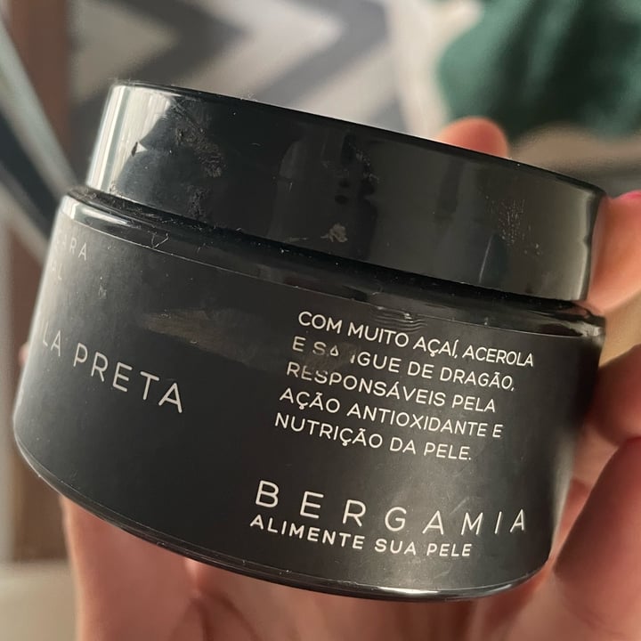 review photo of Bergamia Mascara facial Argila Preta shared by @jumullerk on 30 Apr 2022 - review