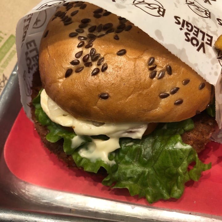 photo of Burger 54 Not Cheese shared by @lulymiranda on  05 Sep 2022 - review