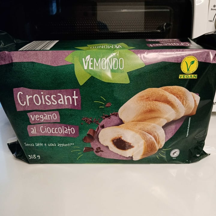 photo of Vemondo Croissant with chocolate filling shared by @valemnt on  05 Jan 2022 - review