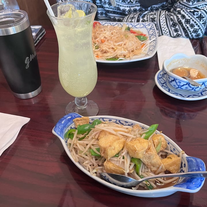 review photo of Bangkok Golden Thai Restaurant Pad Tofu shared by @guatamabuddha on 02 Dec 2022 - review