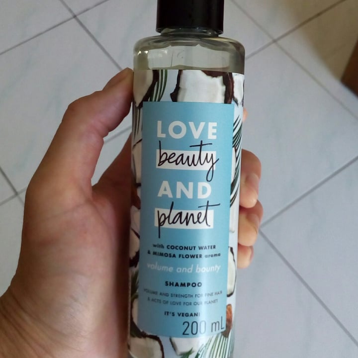 review photo of Love Beauty and Planet Coconut Water & Mimosa Flower Shampoo shared by @kharismael on 27 Aug 2020 - review