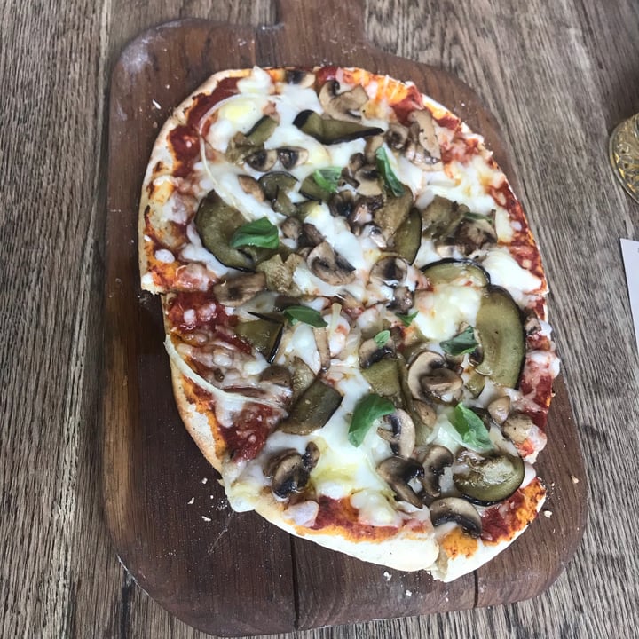 photo of Hudsons The Burger Joint (Claremont) The Busker Pizza shared by @tthornhill on  27 Jul 2020 - review