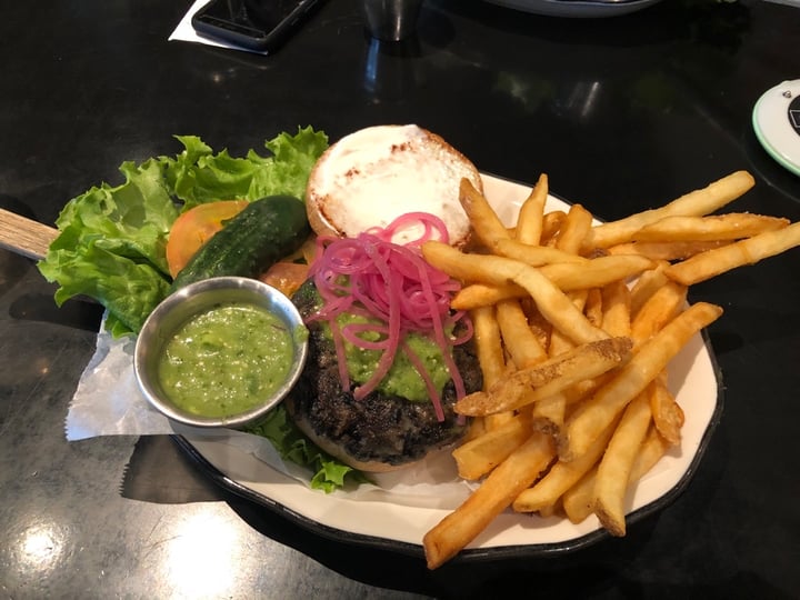 photo of Black Tap The Vegan Black Bean Burger shared by @ryankatz on  27 Mar 2020 - review