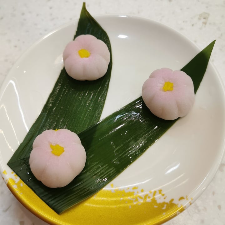 photo of Saute Sushi Sakura Mochi shared by @ycarolyn on  02 Jul 2022 - review
