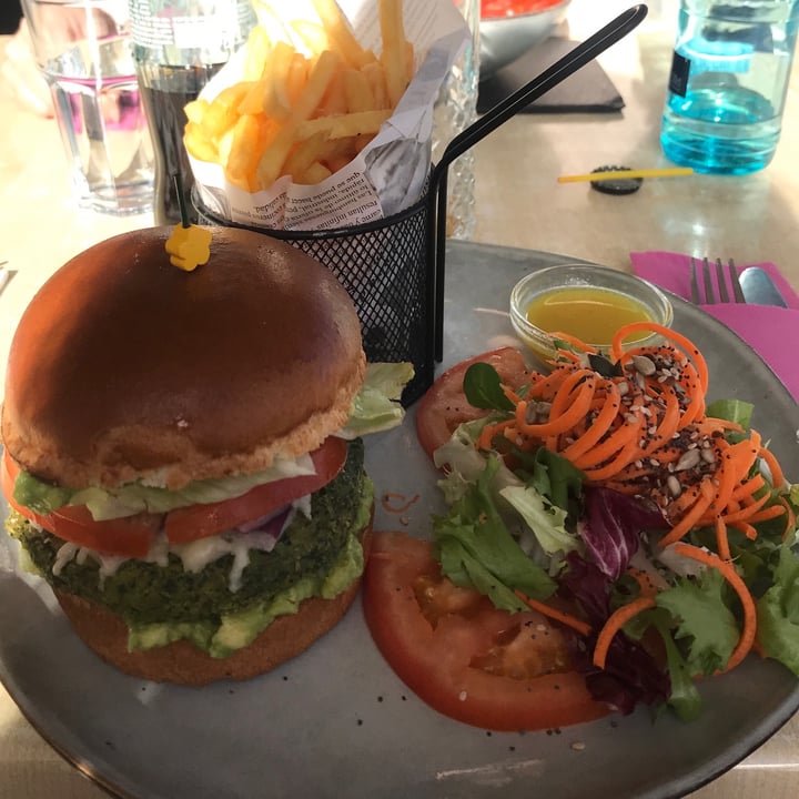 review photo of Café NOMAD Vegan Burger shared by @nicolemorander on 15 Dec 2020 - review