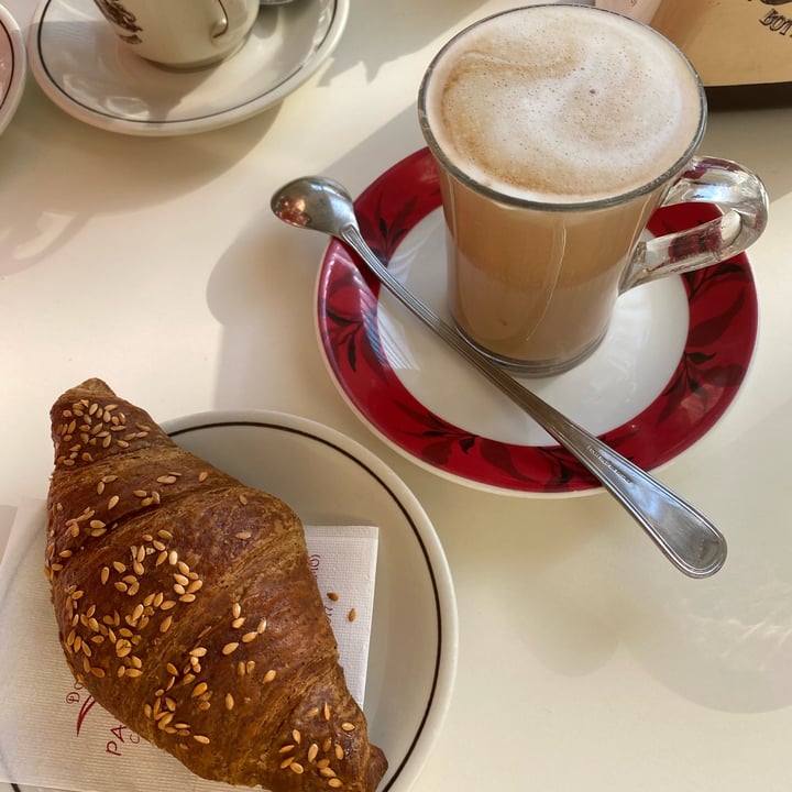 review photo of Pasticceria Dolce Ricordo Cappuccino Di Soia E Brioche Vegana Al Melograno shared by @franziska15 on 08 Jun 2022 - review