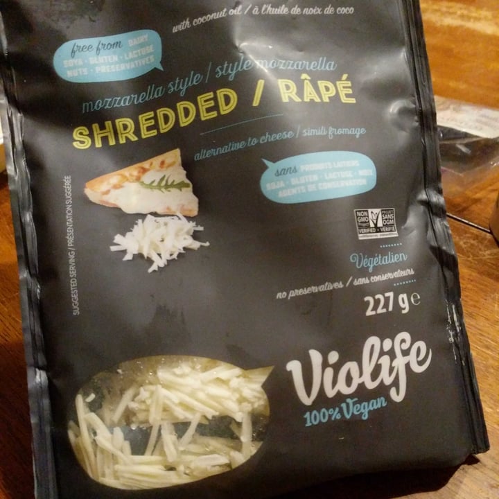 photo of Violife Mozzarella Shreds shared by @lempiredeschats on  02 Dec 2021 - review