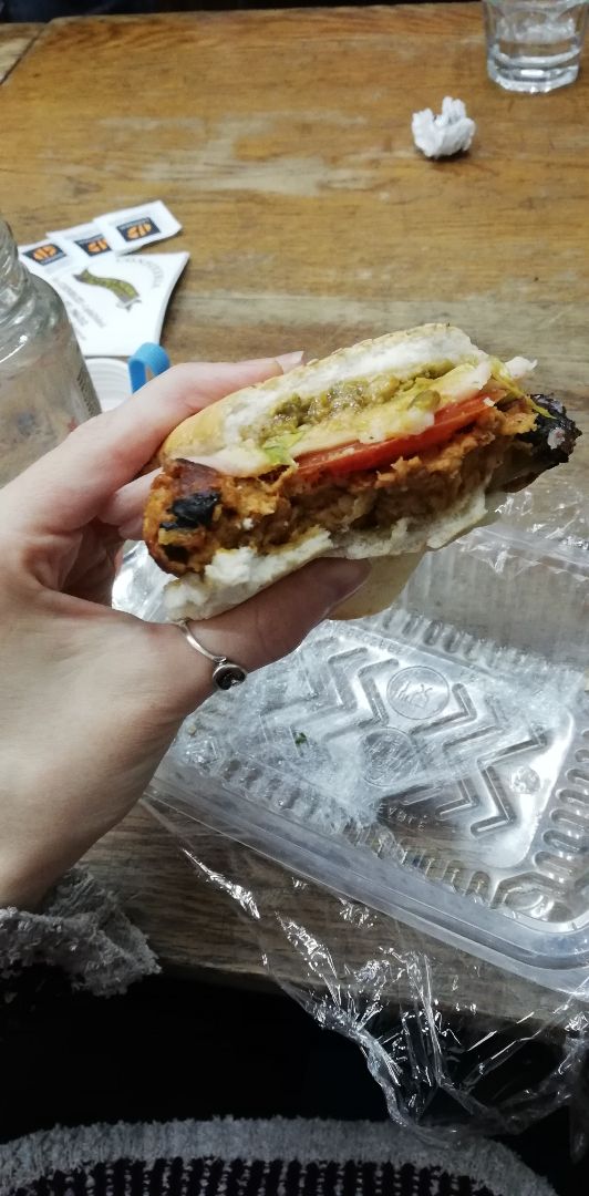 photo of Futuro Veggie - Coffee & Deli Bagel Burger Completa shared by @lucysky7 on  20 Aug 2019 - review