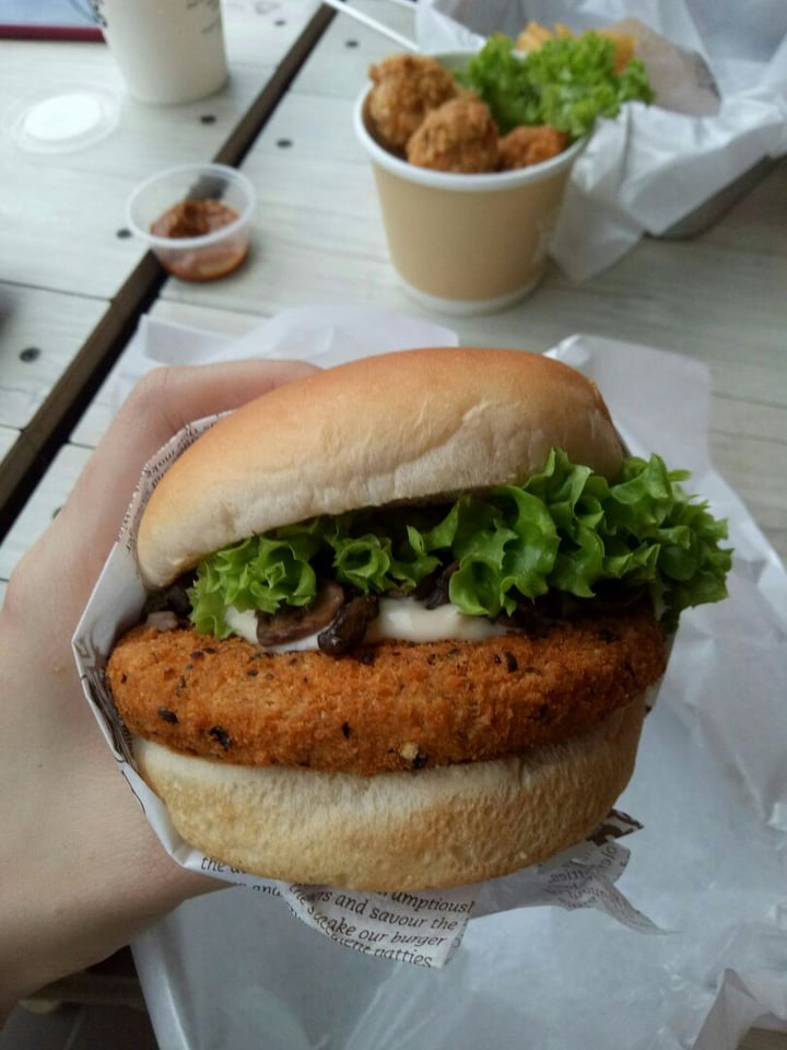review photo of VeganBurg Singapore Creamy Shrooms Burger shared by @huiyixd on 27 Apr 2019 - review