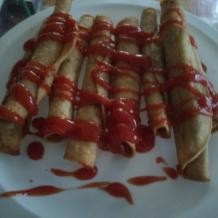 photo of Starlite Cuisine Vegan “Chicken Style” Taquitos shared by @artivistingeneral on  01 Oct 2020 - review