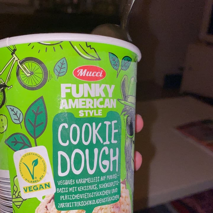 photo of Mucci Funky America  Style Cookie Dough Eis shared by @nsp on  02 Jun 2021 - review