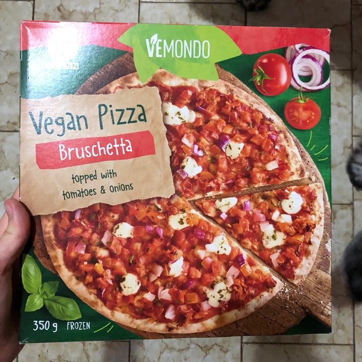 photo of Vemondo  Vegan Pizza Bruschetta shared by @lombricale on  24 Jul 2022 - review