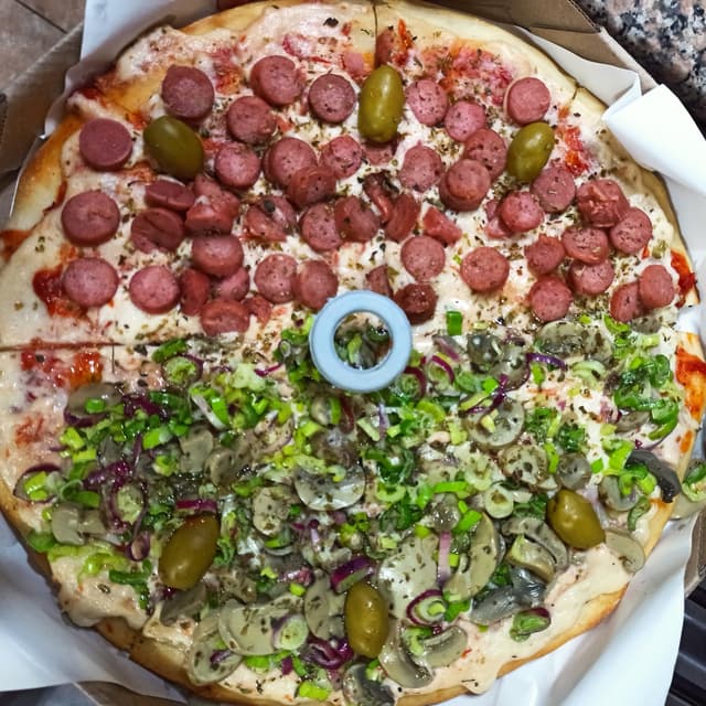 Photo of the dish “Pizza De Champiñones”