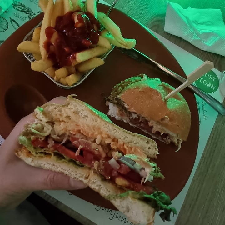 review photo of JUST VEGGIE ORTIGIA Burger shared by @evelina23 on 13 Mar 2022 - review