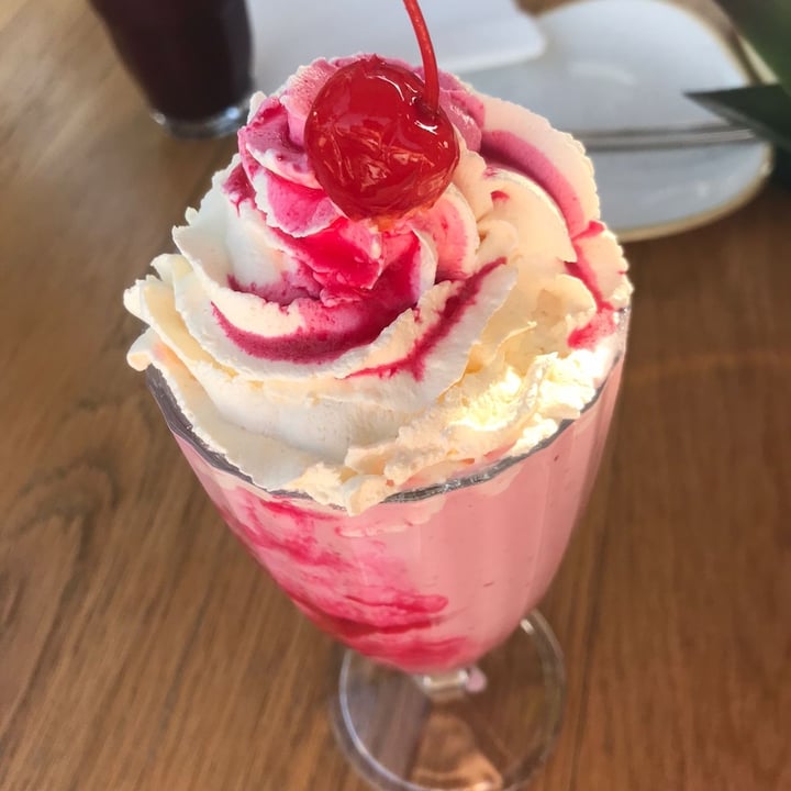 photo of Kaylee's Eatery Strawberry Milkshake shared by @peninnah on  30 Sep 2021 - review