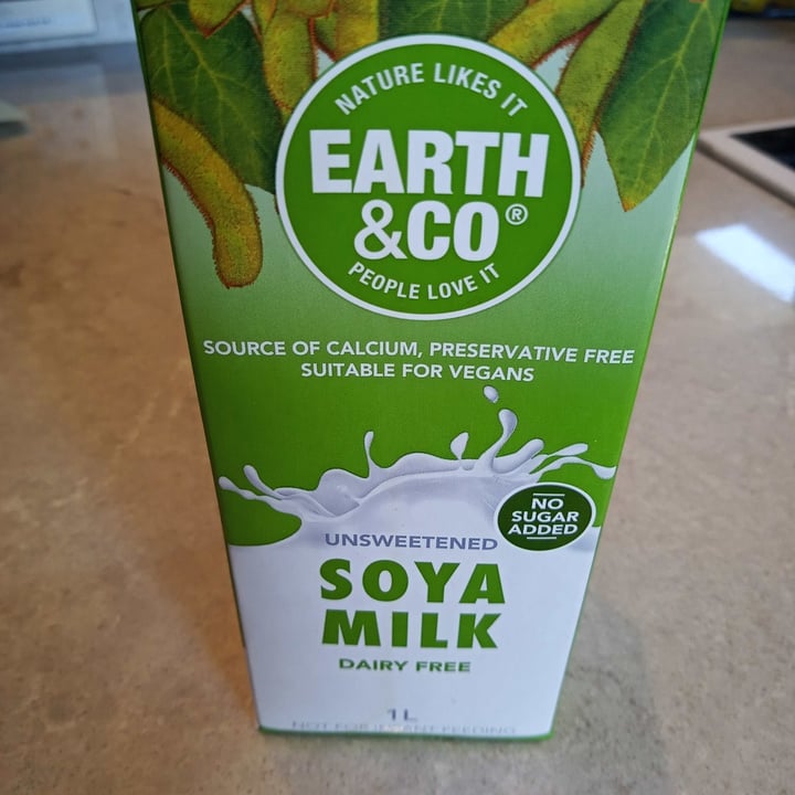 photo of Earth & Co Unsweetened Soya Milk shared by @jaeskaapool on  02 Feb 2021 - review