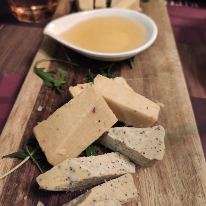 review photo of Rifugio Romano Tagliere di formaggi Vegani shared by @giuliacocoesp on 18 Mar 2022 - review