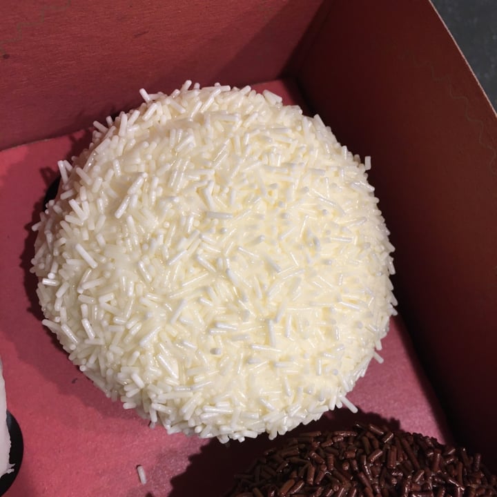 photo of Sprinkles Cupcakes Vanilla shared by @sedahere on  21 Apr 2021 - review