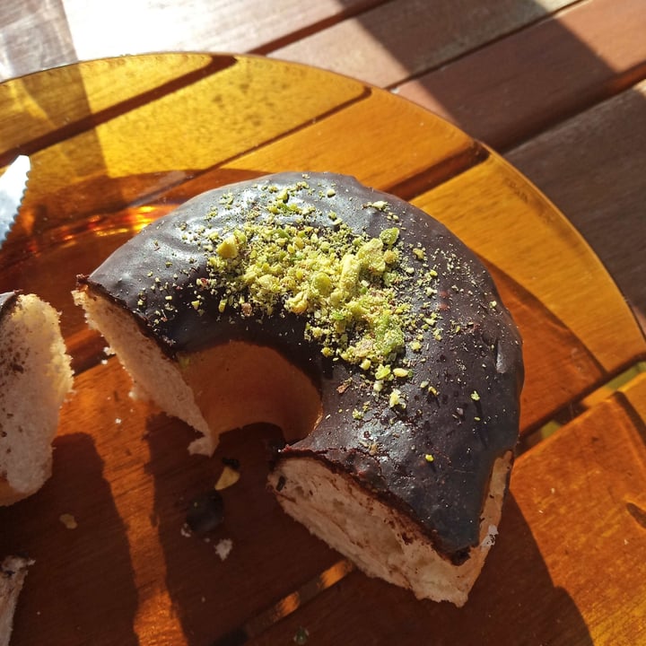 photo of Delish Vegan Doughnuts Chocolate y Pistacho shared by @ailedail on  14 Feb 2021 - review