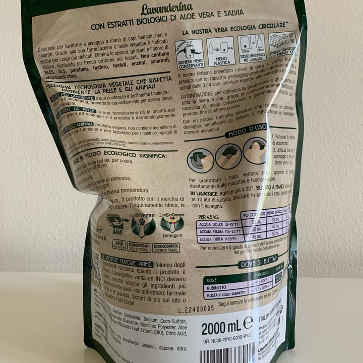 photo of Lavanderina Lavatrice e bucato a mano shared by @stemo on  30 Aug 2022 - review
