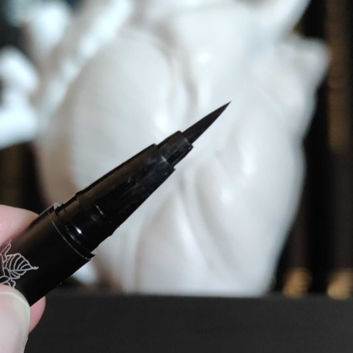 review photo of KVD Beauty Tattoo Liner in Trooper Black shared by @scarletbeck on 07 May 2022 - review